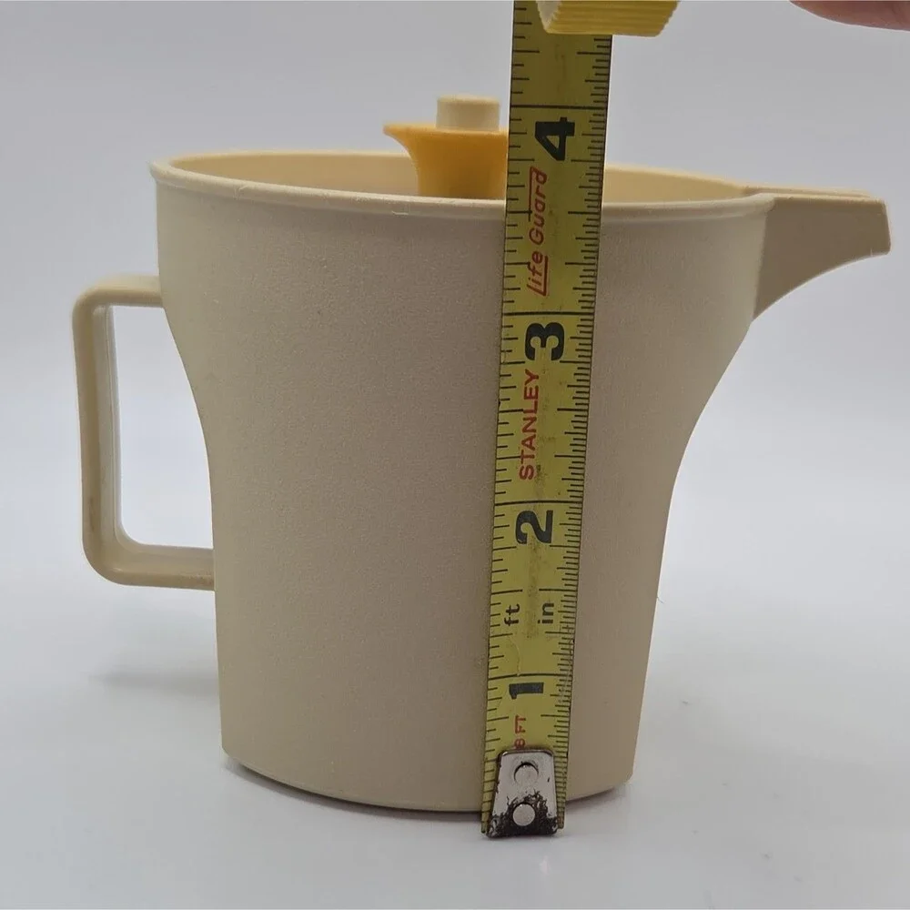 Tupperware 1414-1 Creamer With Button Seal Lid Harvest Gold Almond